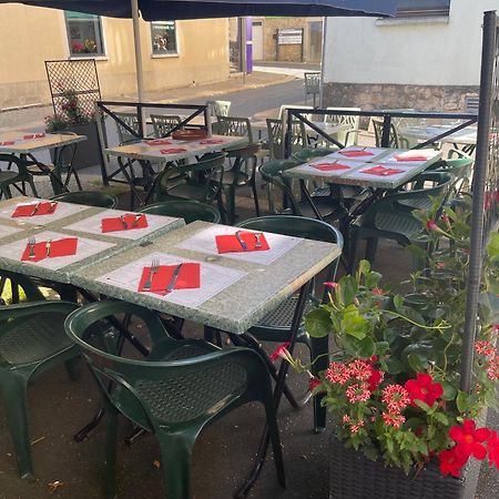 Logis Hotel Restaurant Cazes Arazat Laissac Екстериор снимка