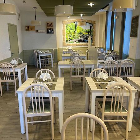 Logis Hotel Restaurant Cazes Arazat Laissac Екстериор снимка