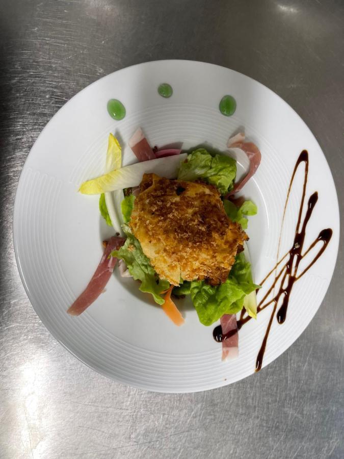 Logis Hotel Restaurant Cazes Arazat Laissac Екстериор снимка