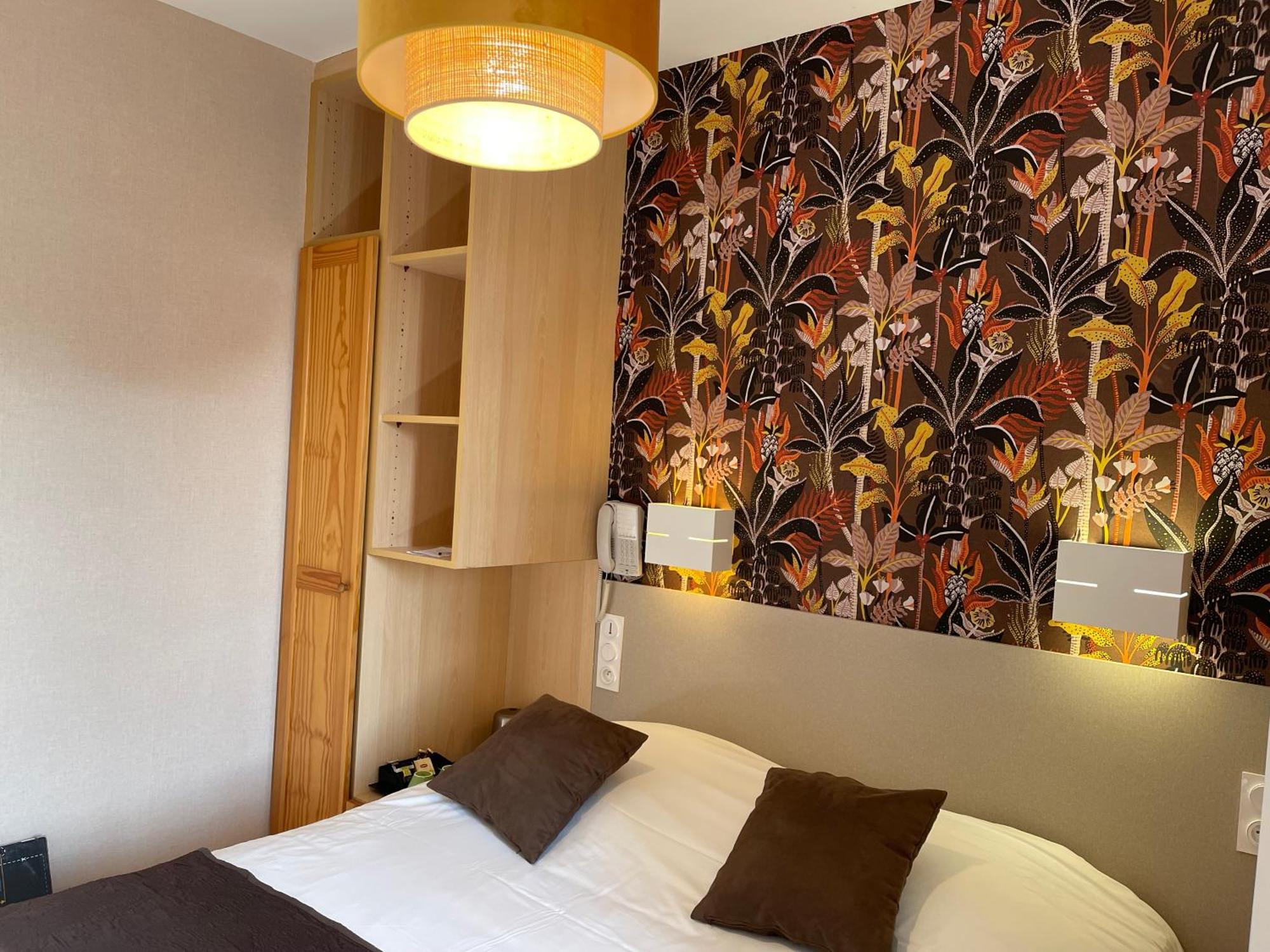 Logis Hotel Restaurant Cazes Arazat Laissac Екстериор снимка