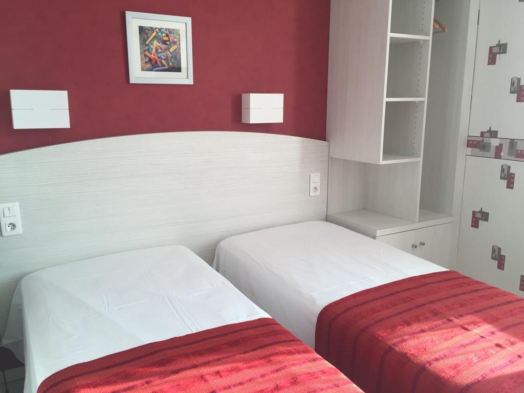 Logis Hotel Restaurant Cazes Arazat Laissac Екстериор снимка