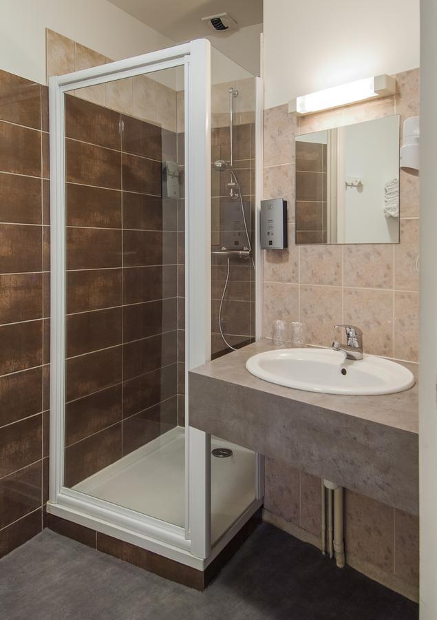 Logis Hotel Restaurant Cazes Arazat Laissac Екстериор снимка