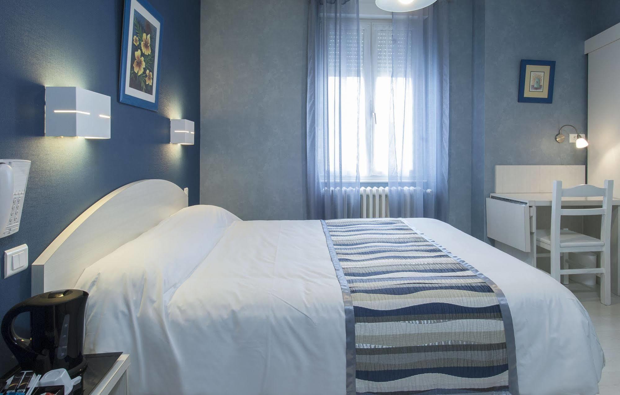 Logis Hotel Restaurant Cazes Arazat Laissac Екстериор снимка