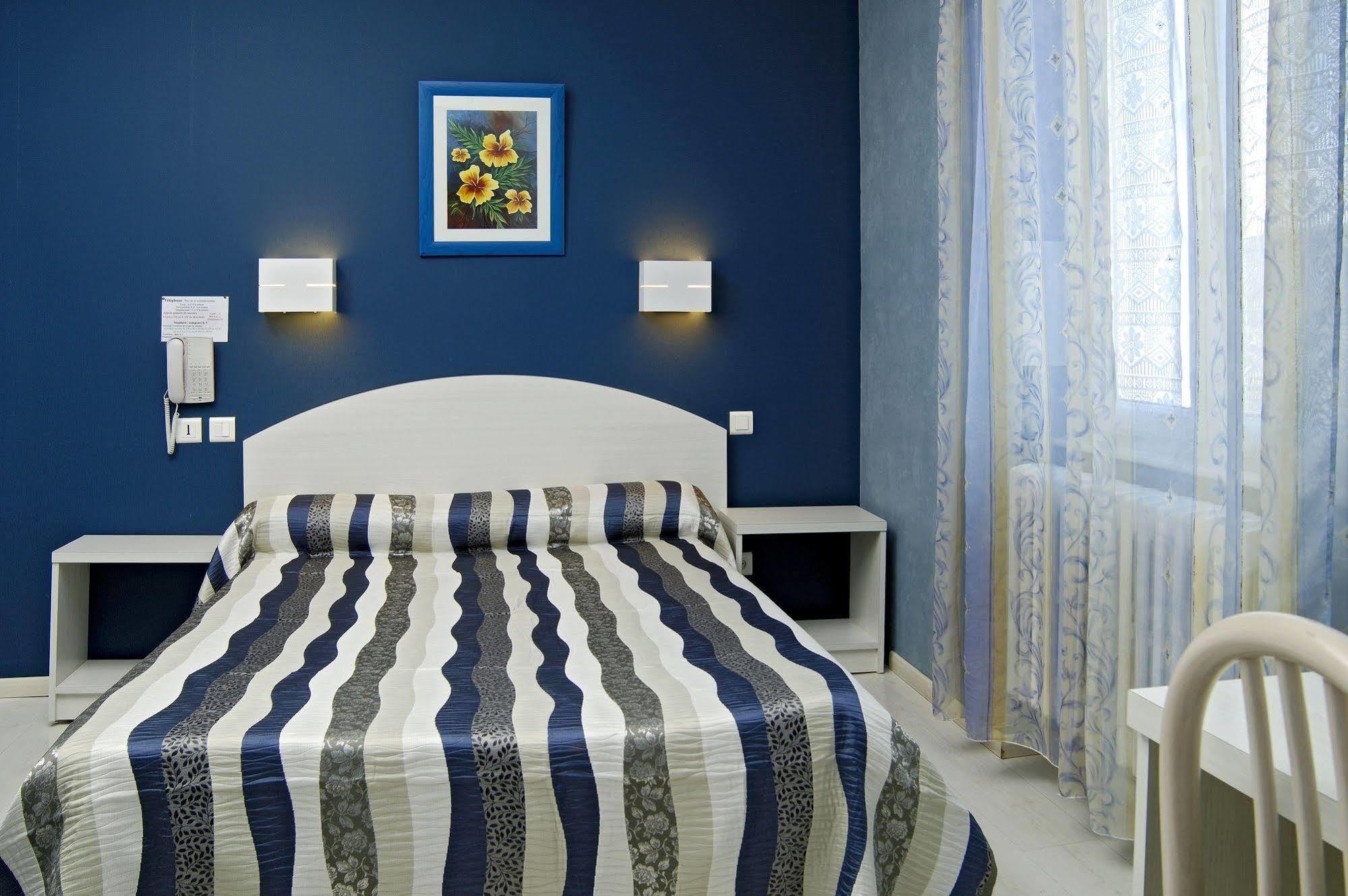 Logis Hotel Restaurant Cazes Arazat Laissac Екстериор снимка