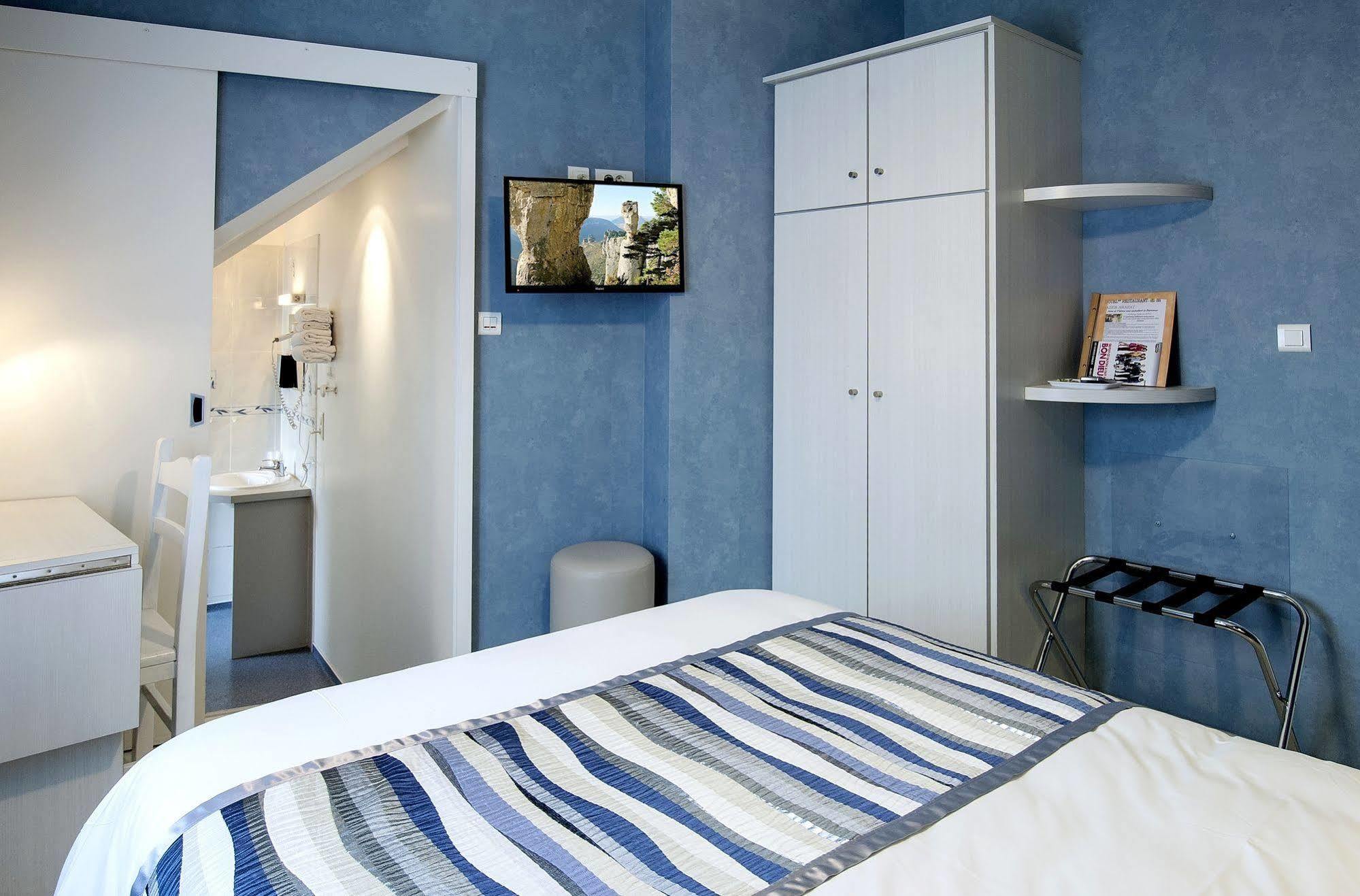Logis Hotel Restaurant Cazes Arazat Laissac Екстериор снимка