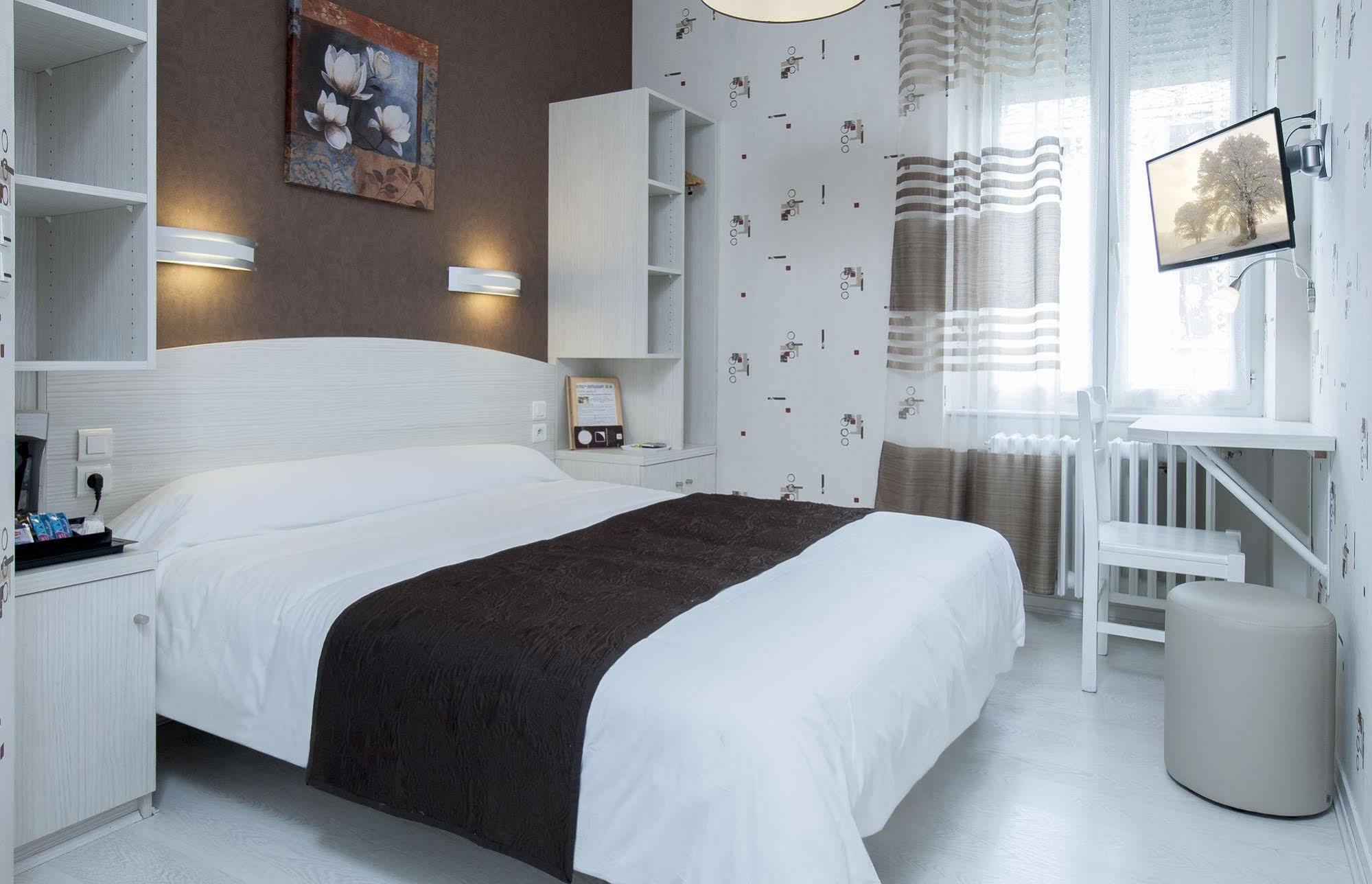 Logis Hotel Restaurant Cazes Arazat Laissac Екстериор снимка