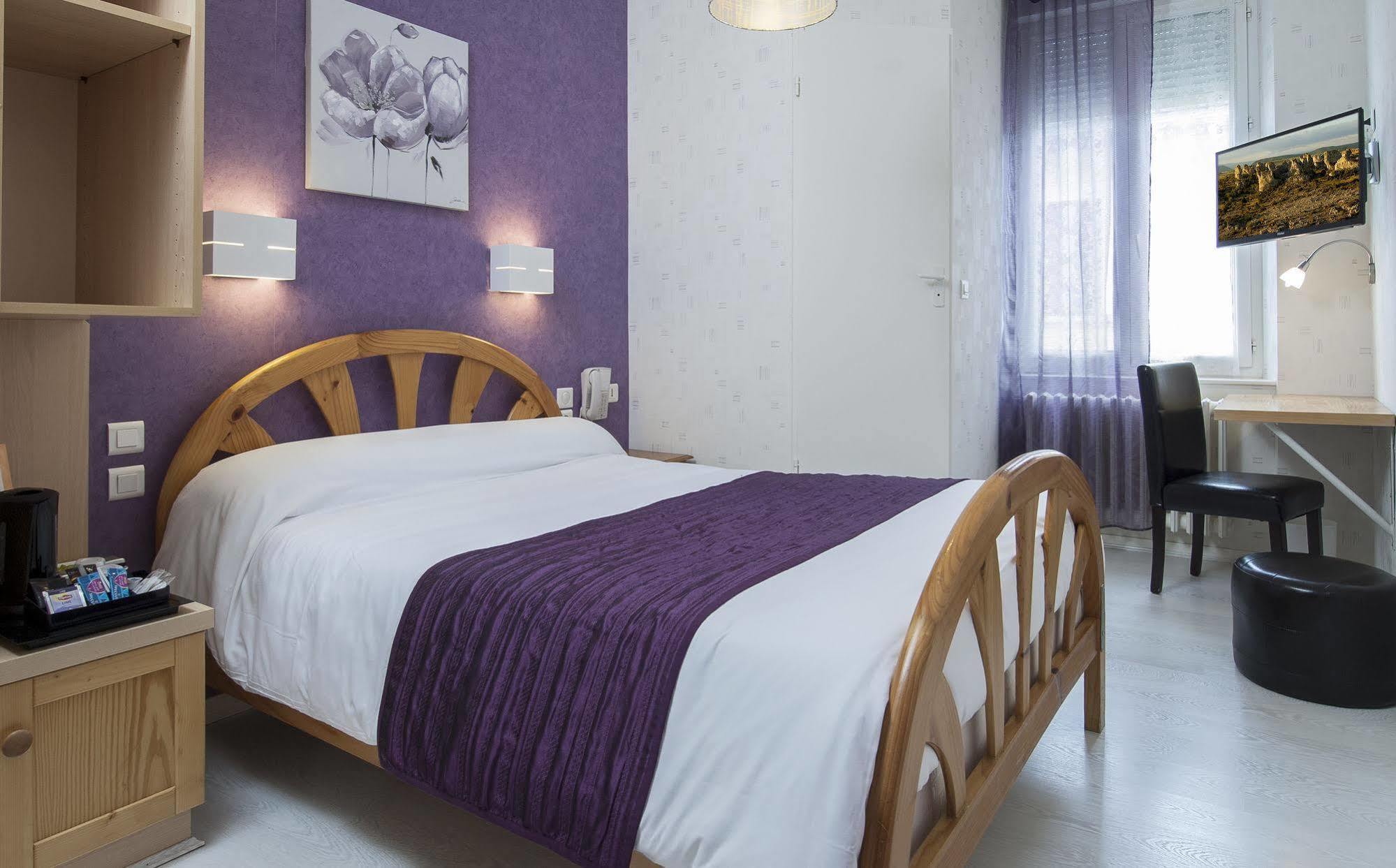 Logis Hotel Restaurant Cazes Arazat Laissac Екстериор снимка
