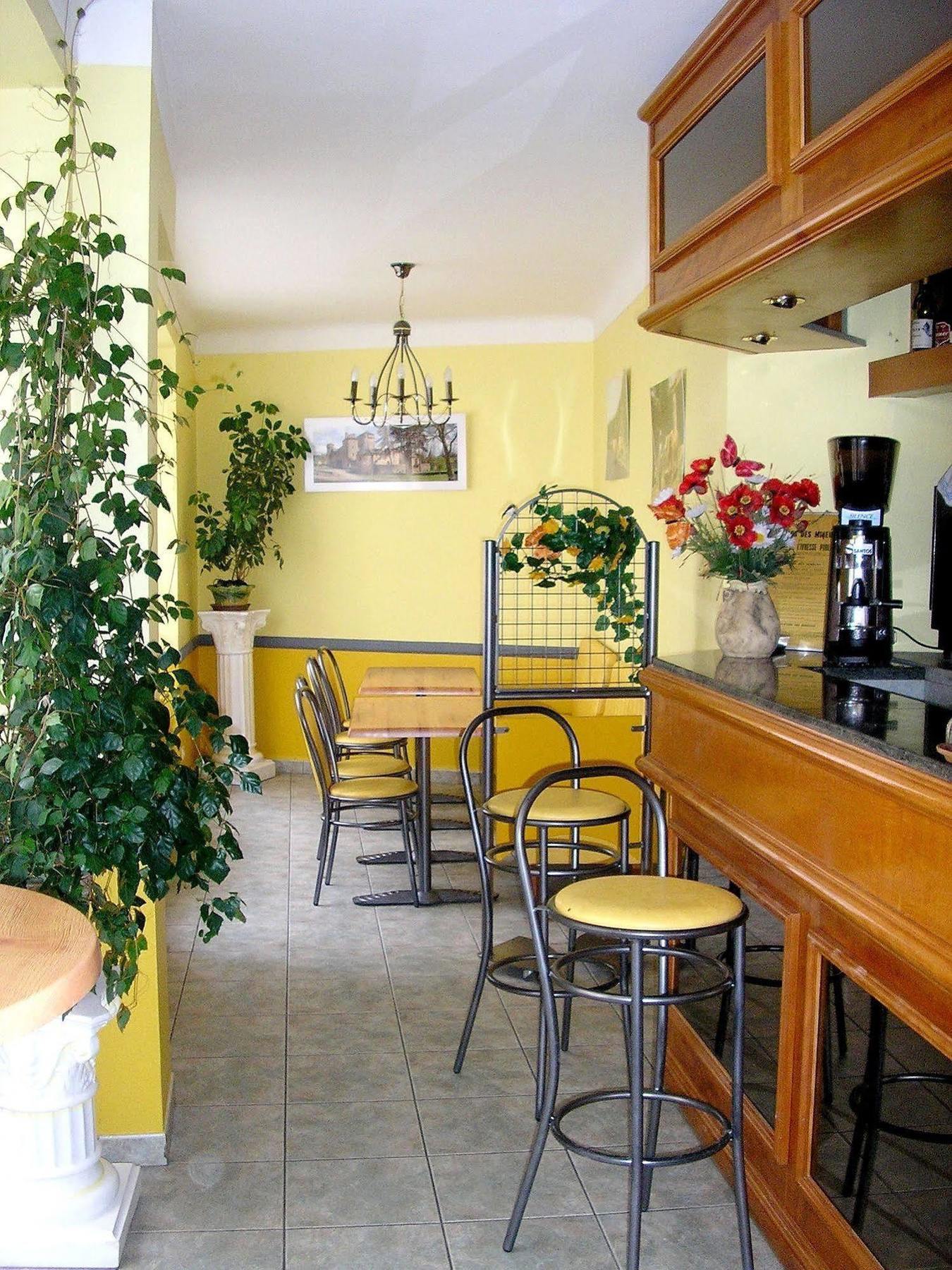Logis Hotel Restaurant Cazes Arazat Laissac Екстериор снимка