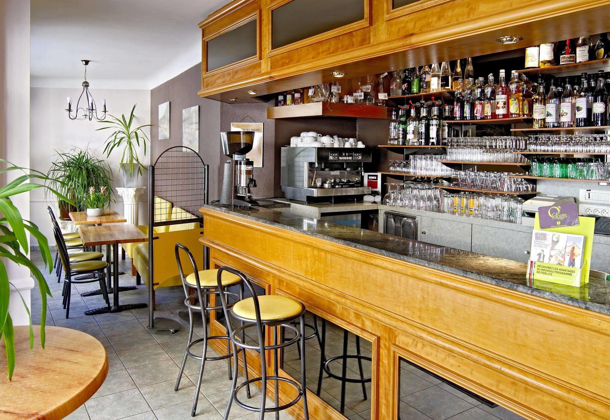 Logis Hotel Restaurant Cazes Arazat Laissac Екстериор снимка
